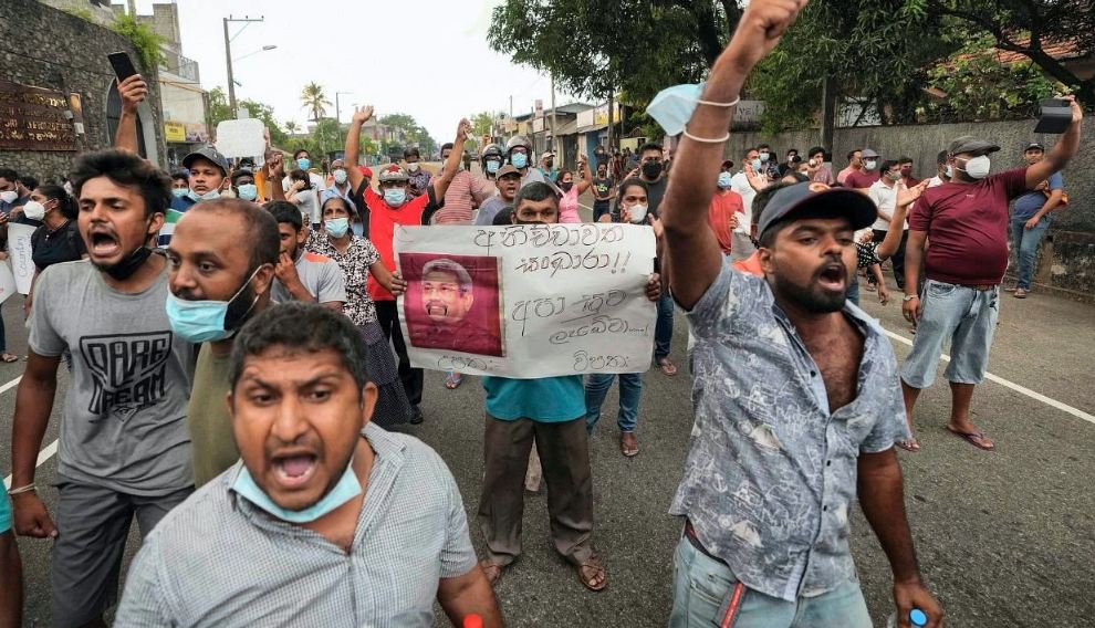 श्रीलंकाका मन्त्रीहरूले दिए सामूहिक राजीनामा