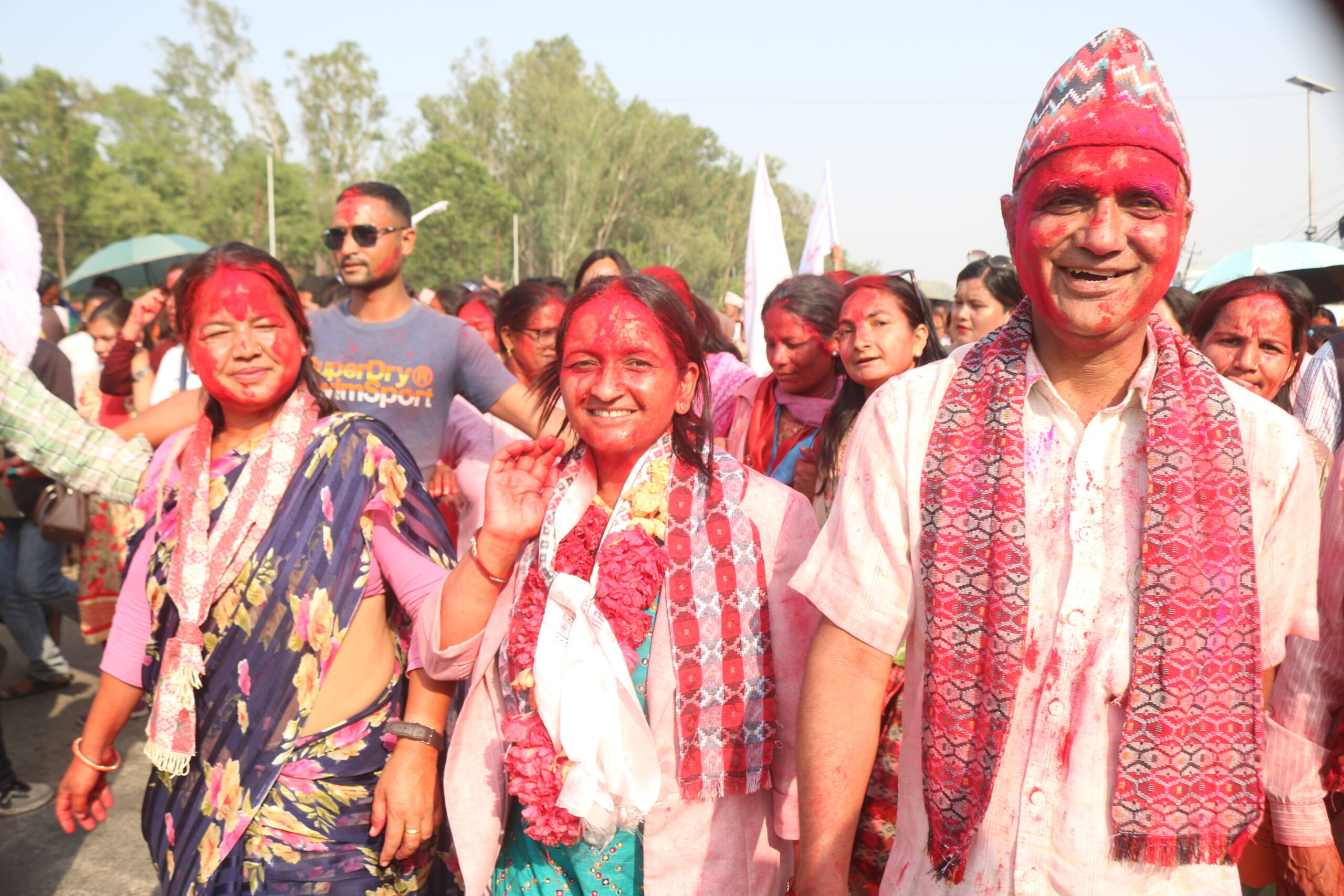 वीरेन्द्रनगरमा मेयर र उपमेयरसहित एघार वडा जितेपछि एमालेको विजय र्‍याली : फोटो फिचर