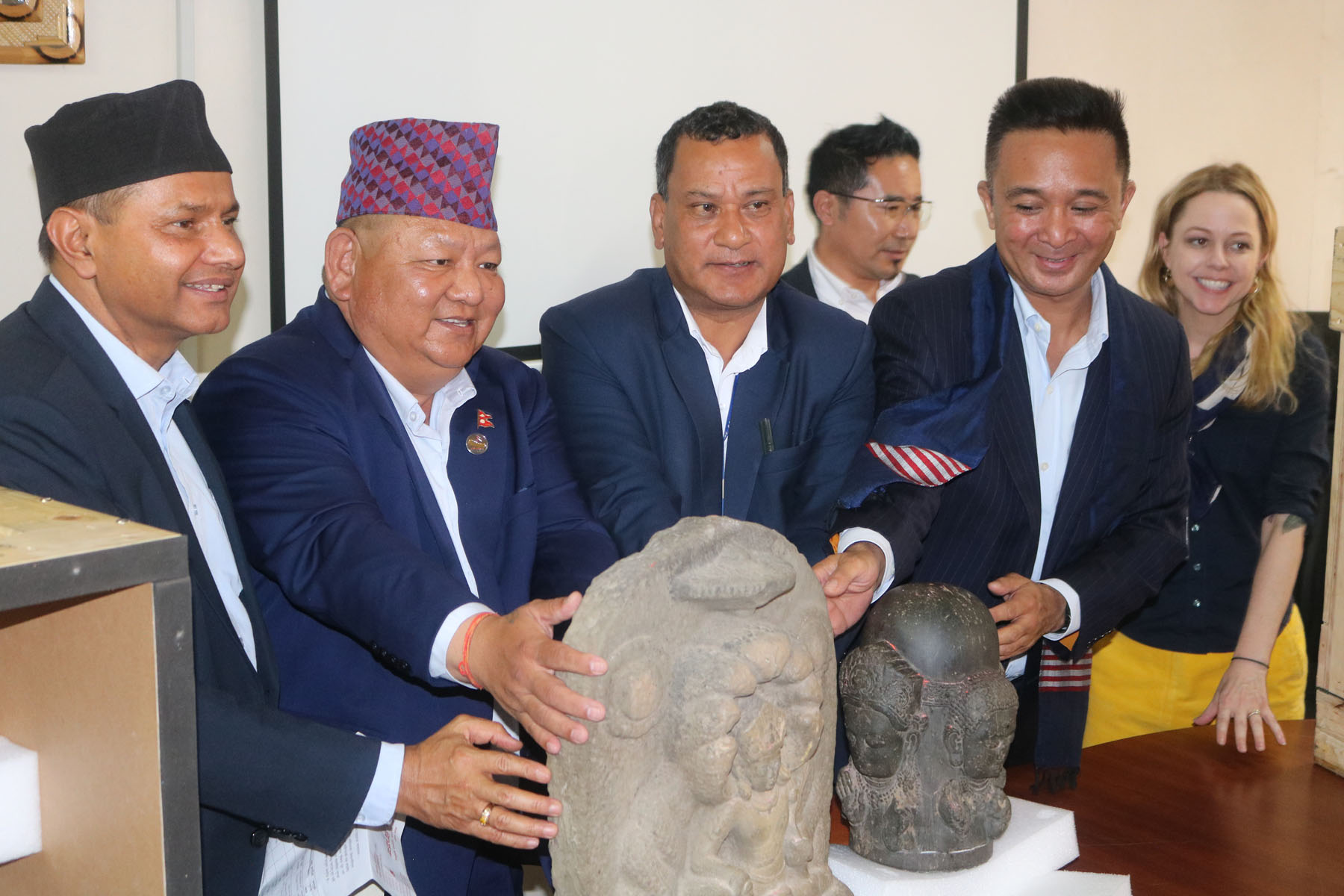 नेपालबाट हराएर अमेरिका पुगेका पाँच मूर्ति फिर्ता