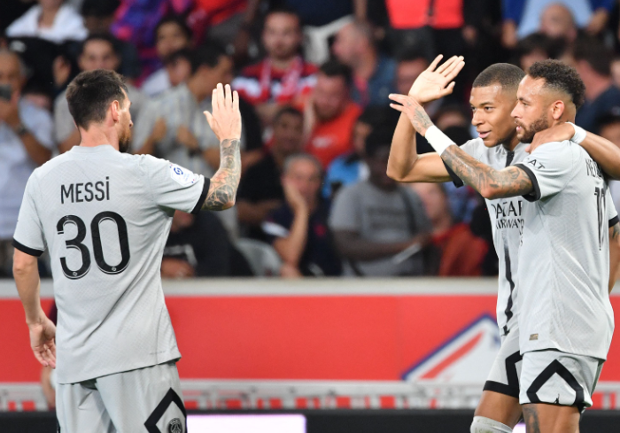 एमबाप्पेको ह्याट्रिकमा पीएसजीको फराकिलो जित