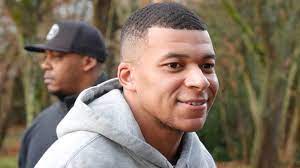 पीएसजीका स्ट्राइकर एम्बाप्पे क्लब फुटबलमा फर्किए