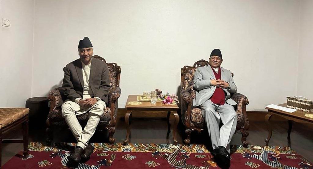 देउवासंग विश्वासको मत माग्न प्रचण्ड देउवा निवास
