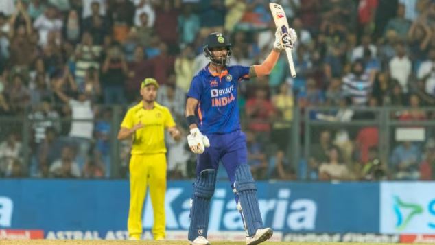 अस्ट्रेलियासँगको पहिलो एकदिवसीय क्रिकेटमा भारत ५ विकेटले विजयी