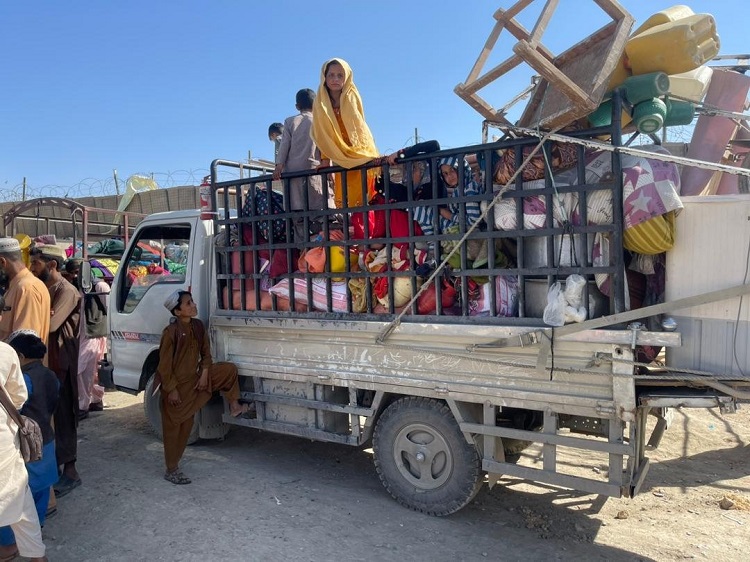 पाकिस्तानबाट ३ हजार अफगान शरणार्थी फर्किए